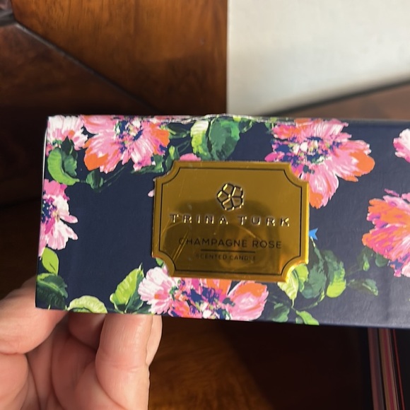 Trina Turk Champagne Rose Scented Candle 3-Wick Glass Jar In Box - Picture 5 of 12